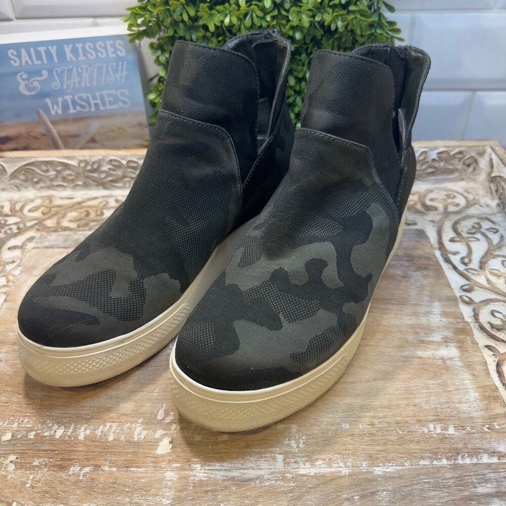 Steve Madden Slip On Ankle Boots size 9